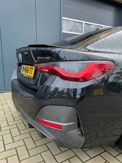 i4 zij achterzijde spoiler en carbon bumper.jpg