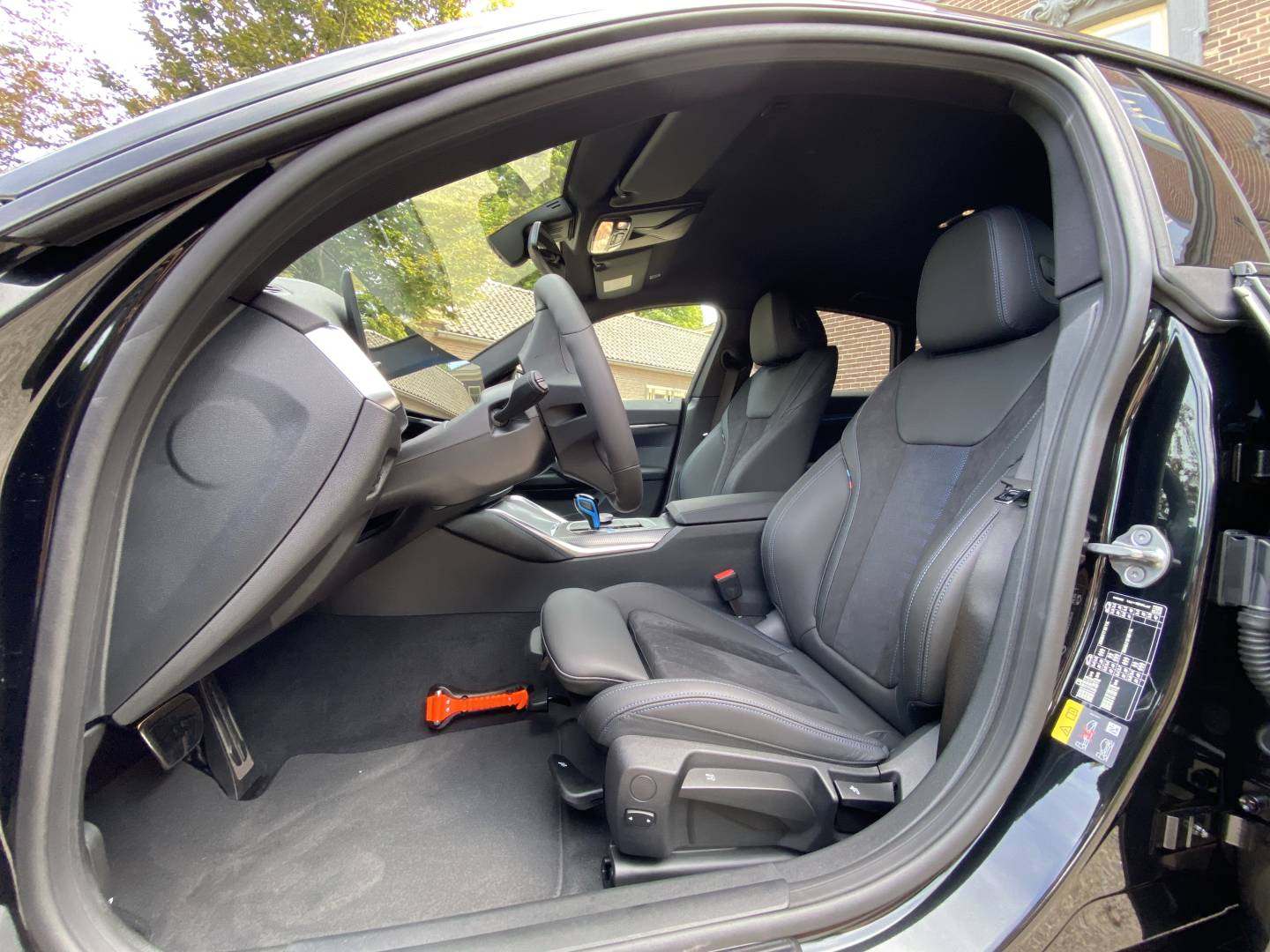 BMW i4 interieur voorkant.jpeg